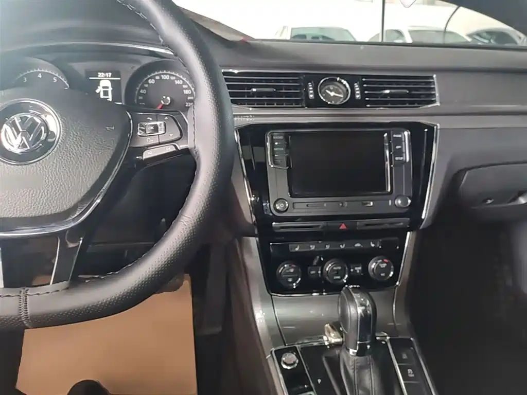 Volkswagen Passat 2017 330TSI DSG Prestige фото 10