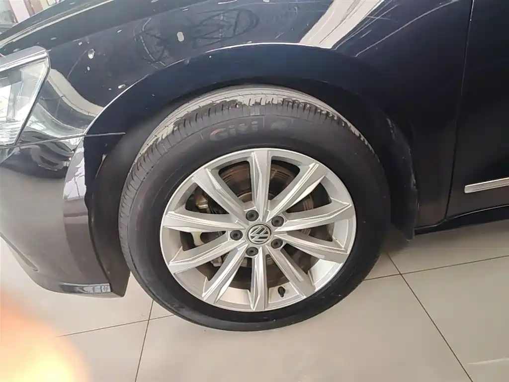 Volkswagen Passat 2017 330TSI DSG Prestige фото 23