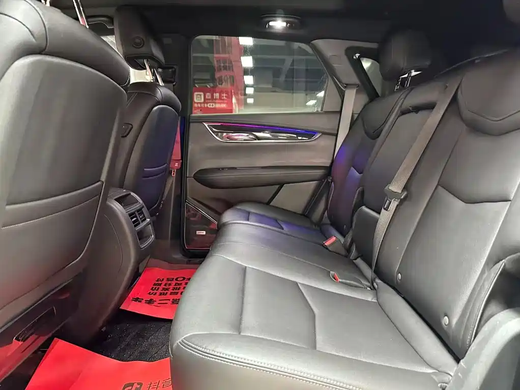 Фото 8 - Cadillac XT5