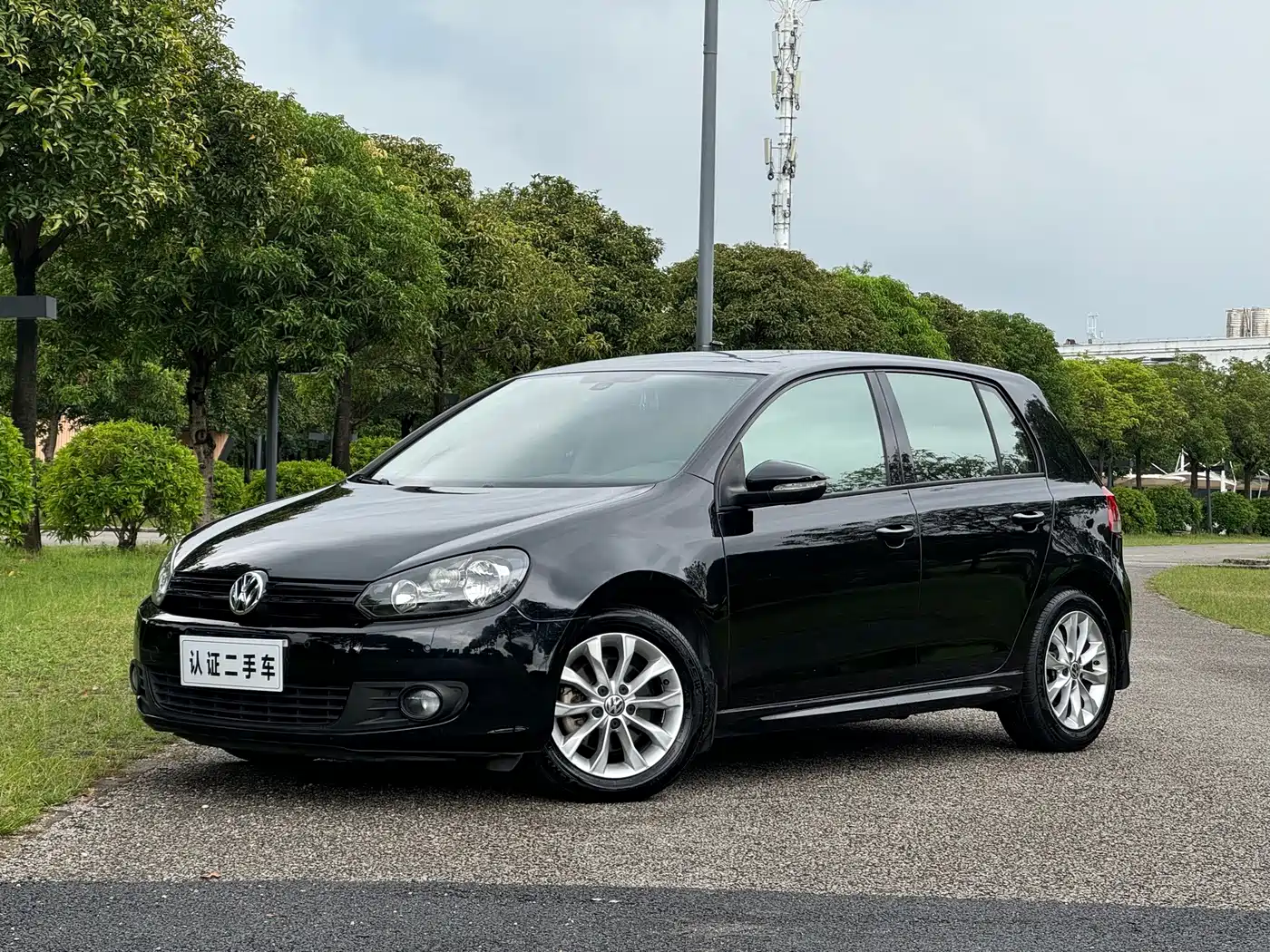 Photo 1 - Volkswagen Golf