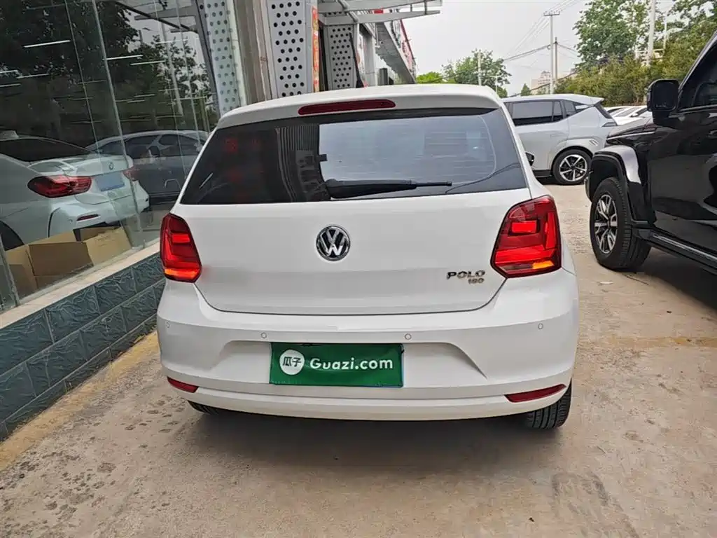 Volkswagen Polo 2016 1.6L Automatic Comfort фото 6