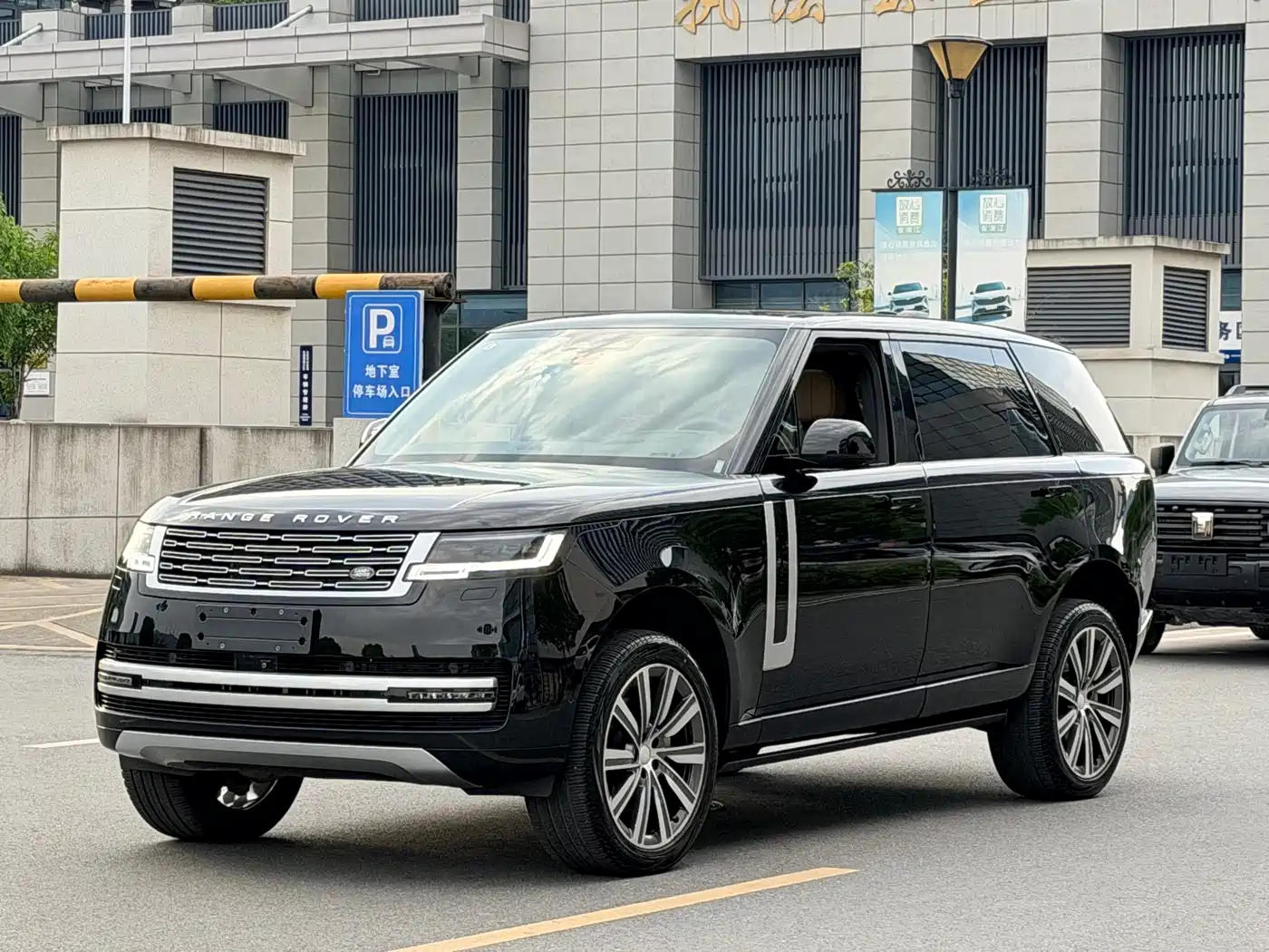 Land Rover Range Rover 2024 3.0 L6 400PS Genesis Extended
