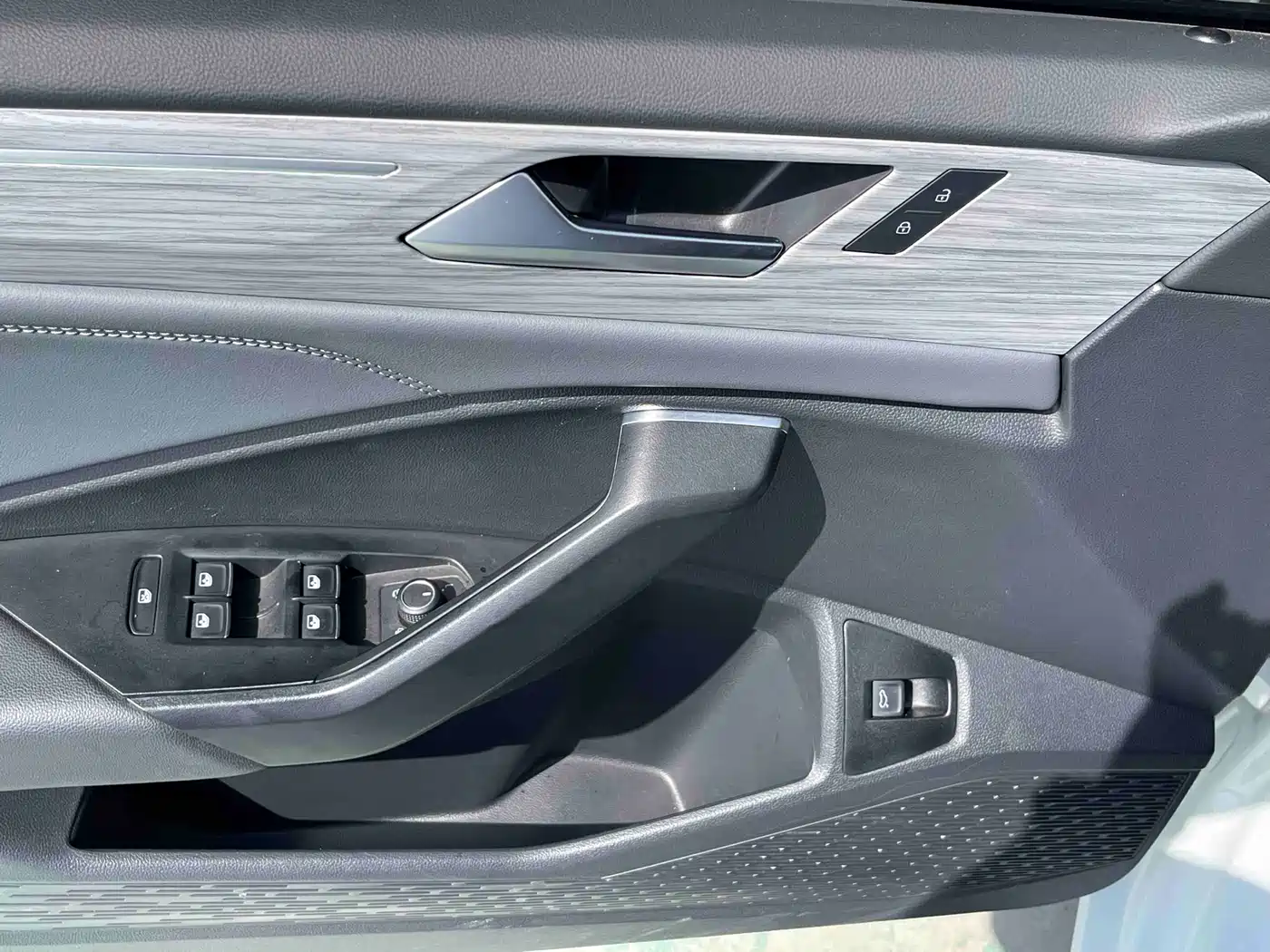 Volkswagen Sagitar 2025 300TSI DSG Surpass Edition фото 7