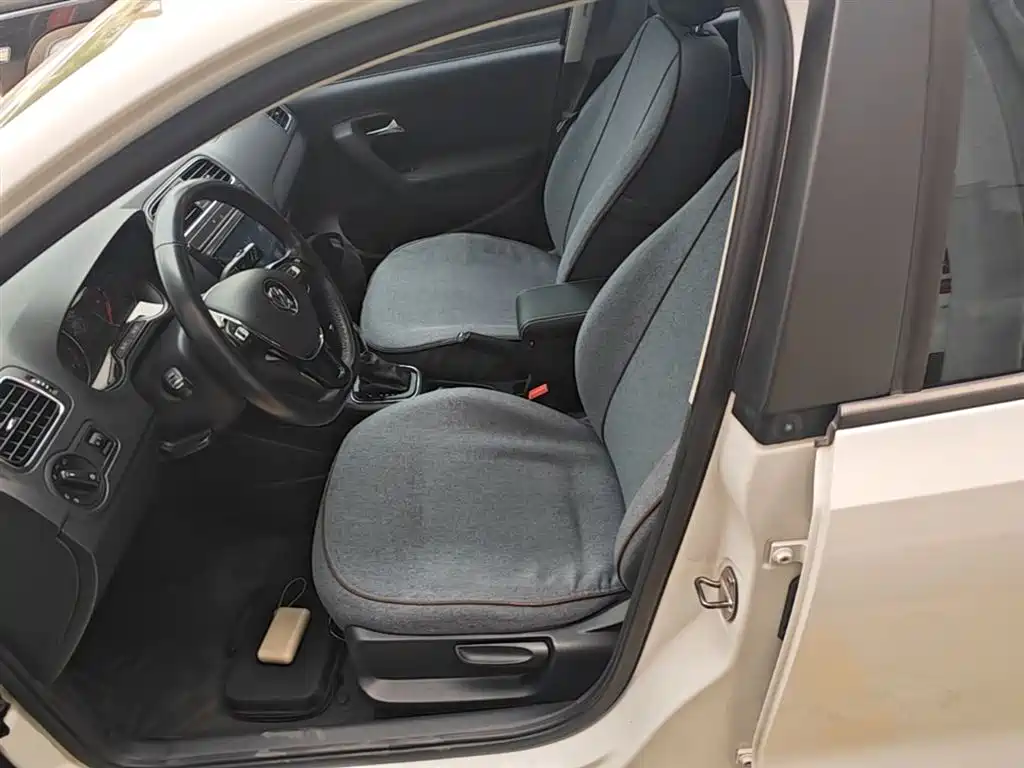 Volkswagen Polo 2016 1.6L Automatic Comfort фото 15