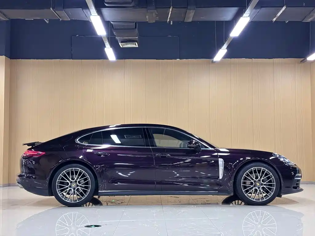 Фото 17 - Porsche Panamera
