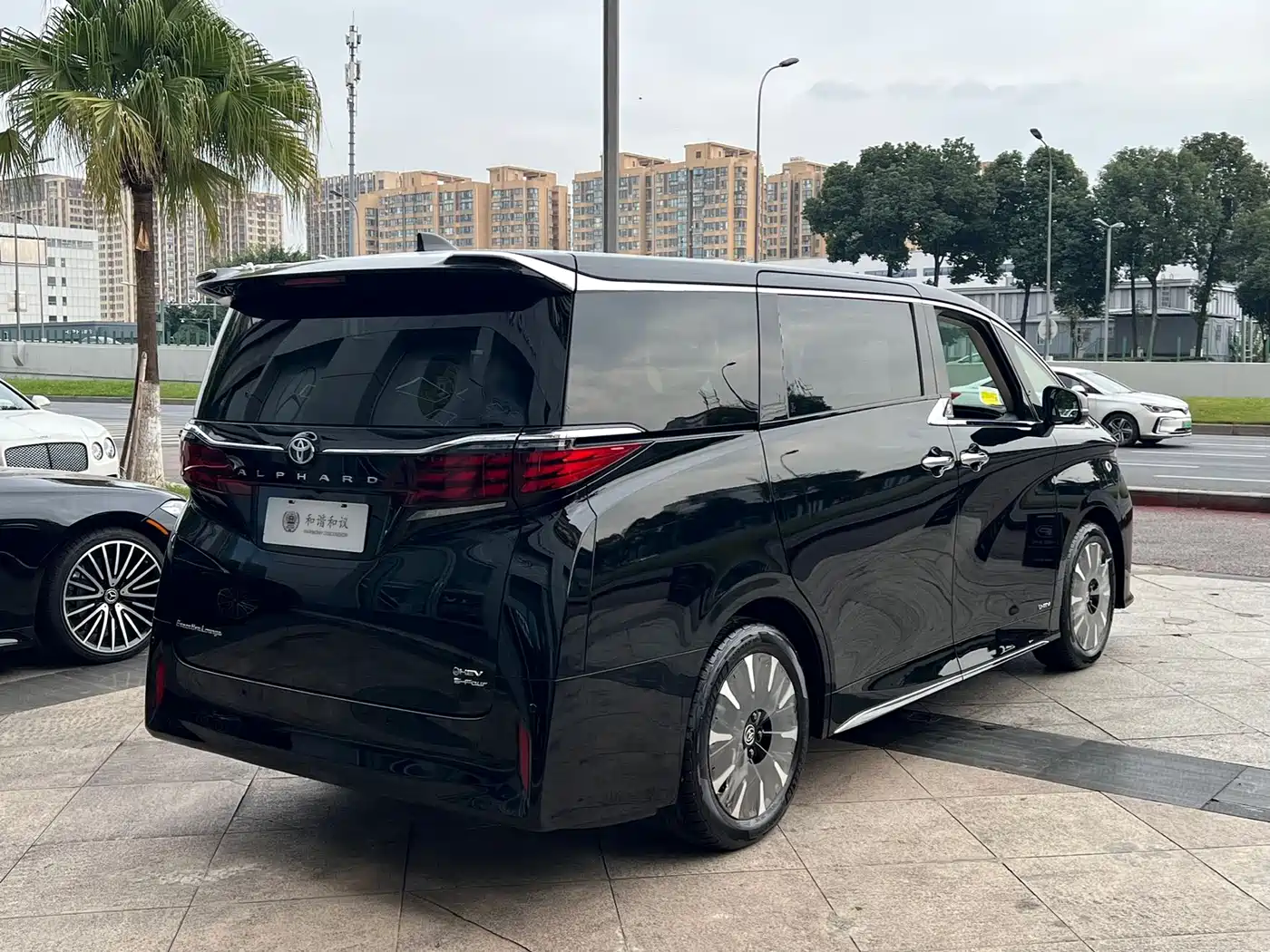 Toyota Alphard 2024 Hybrid 2.5L Ultimate Enjoyment Edition фото 15