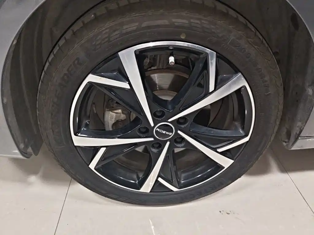 Фото 23 - Roewe i5