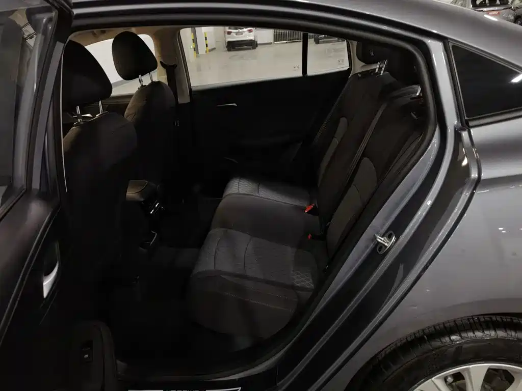 Roewe i5 2025 2023 1.5L Manual Comfort Edition
