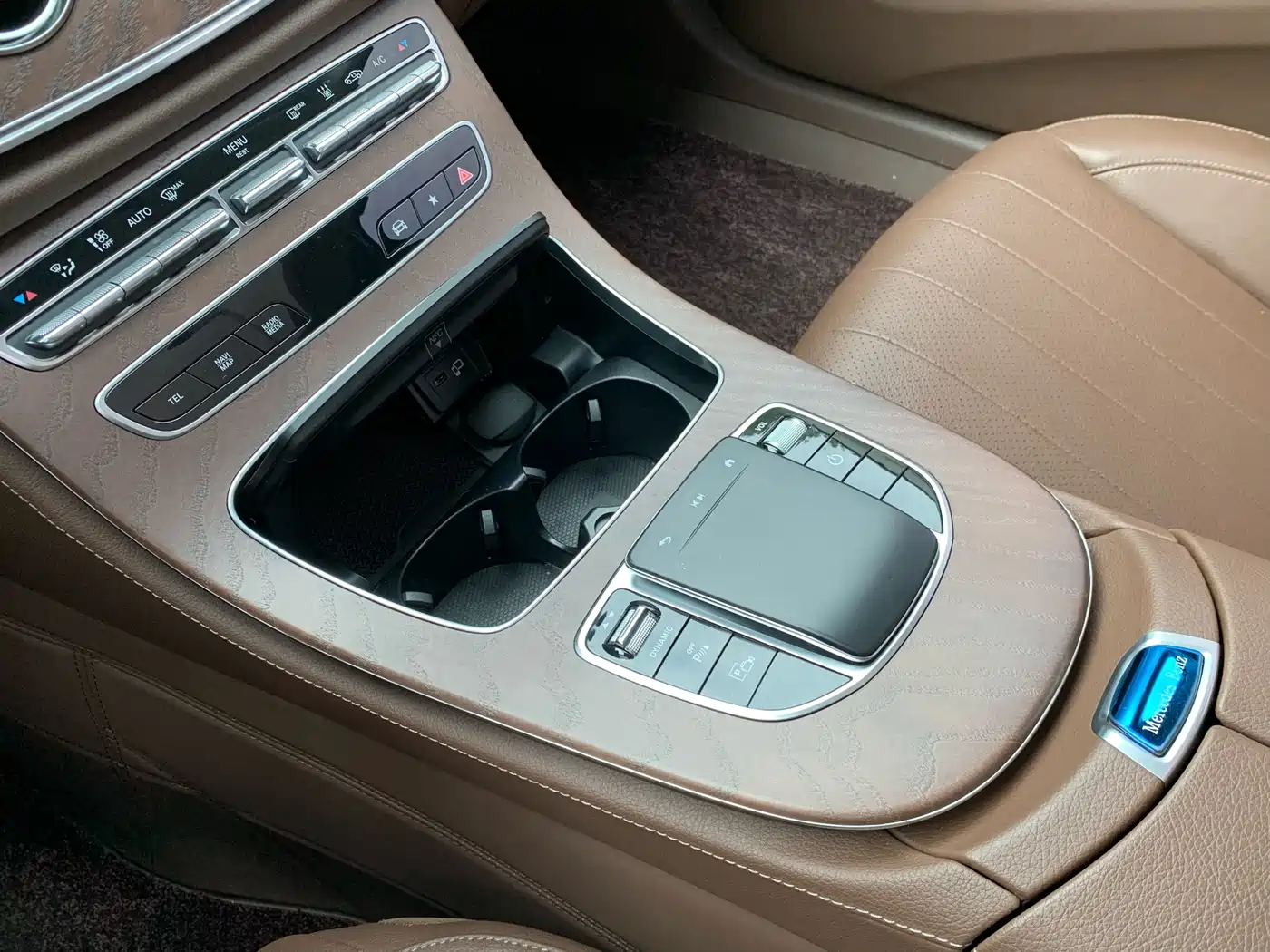 Mercedes-Benz E-Class New Energy 2022 Facelift II E 350 e L Plug-in Hybrid Sedan фото 21