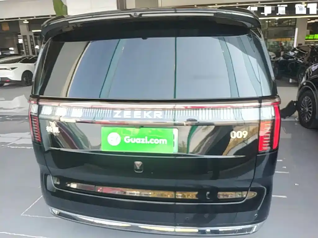 ZEEKR 009 2025 2024 6-seat Executive AWD 108kWh