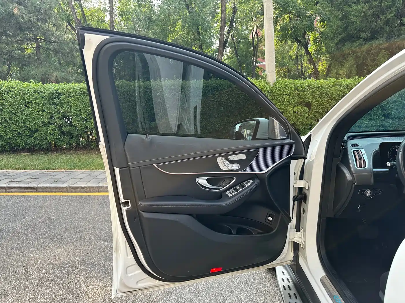 Photo 13 - Mercedes-Benz EQC