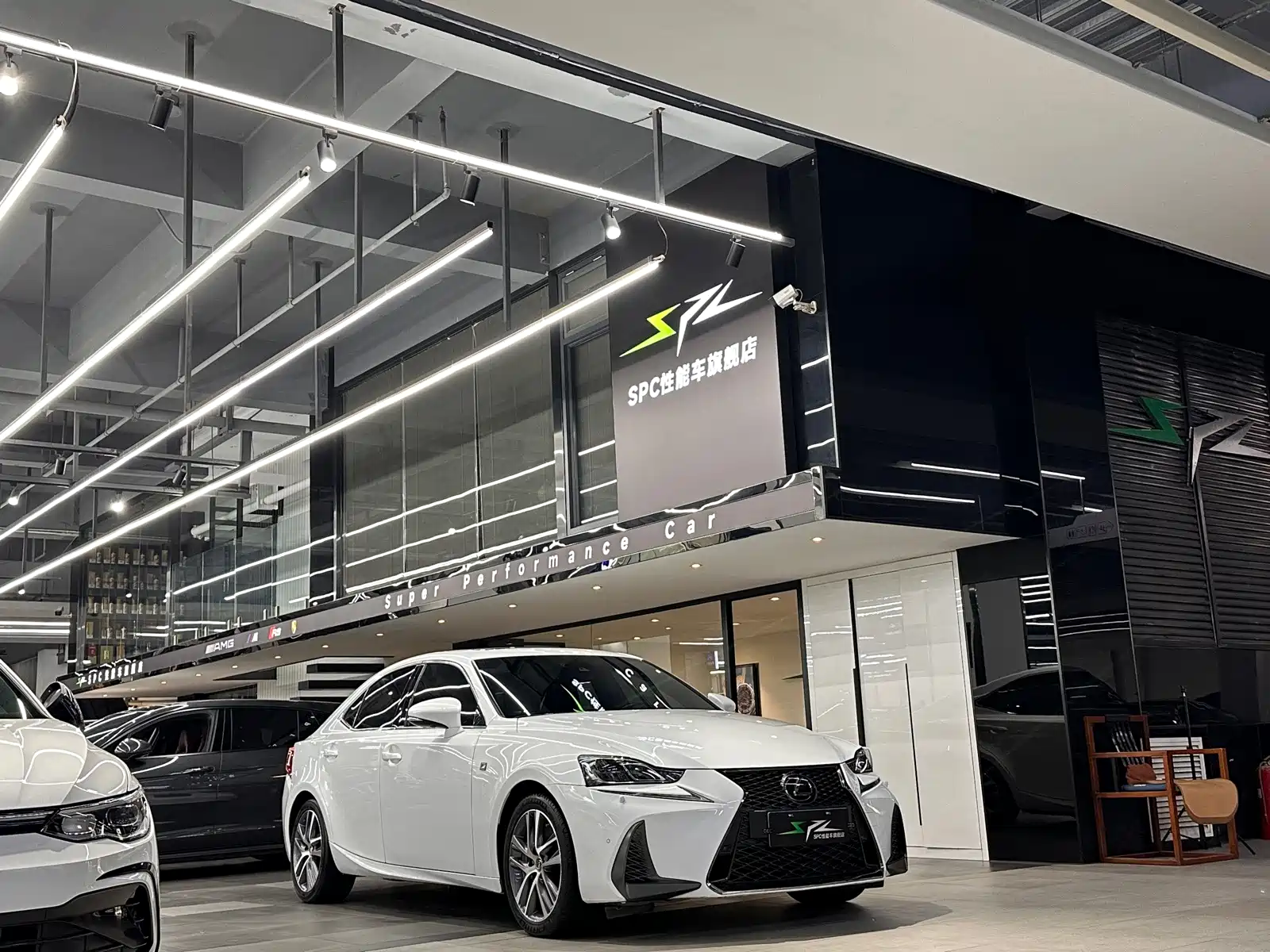 Фото 1 - Lexus IS