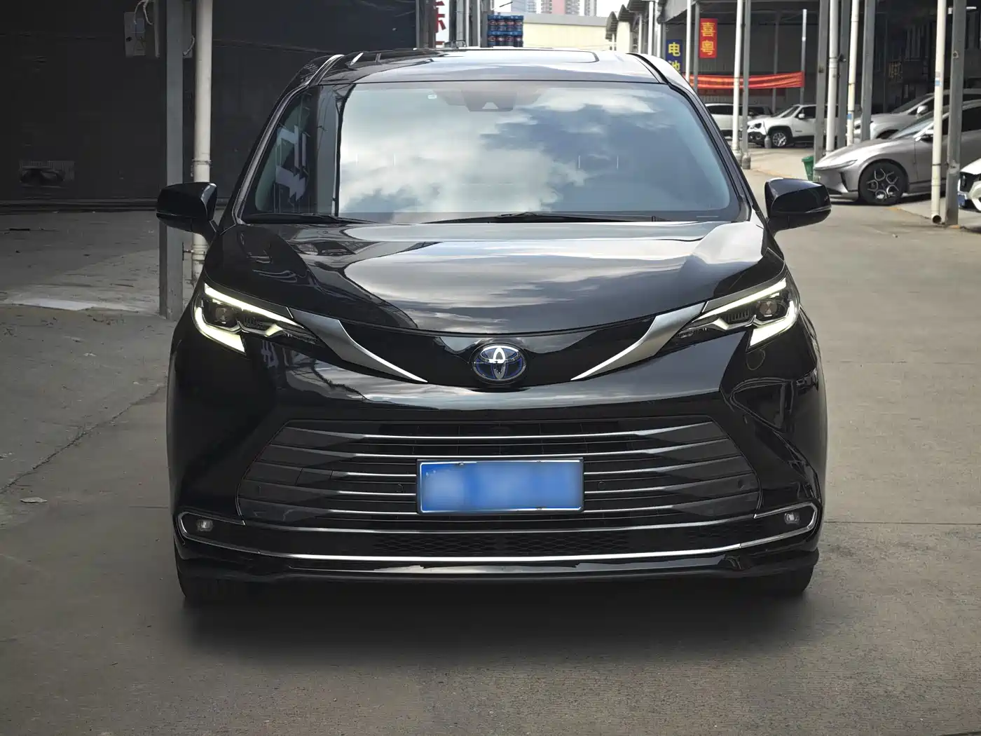Фото 2 - Toyota Sienna