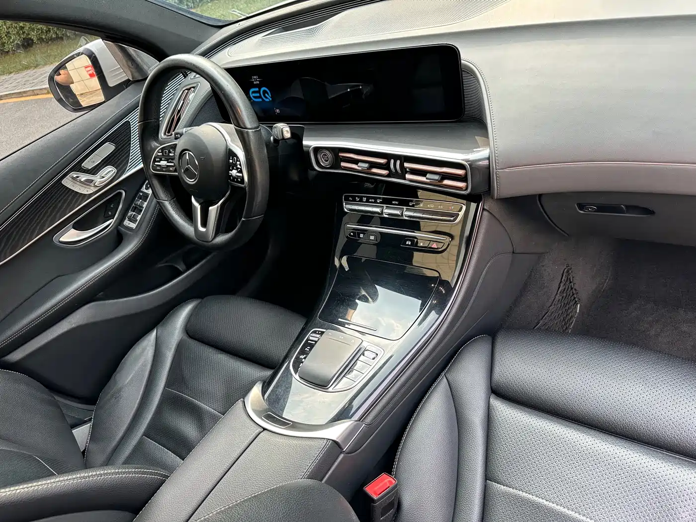 Photo 22 - Mercedes-Benz EQC