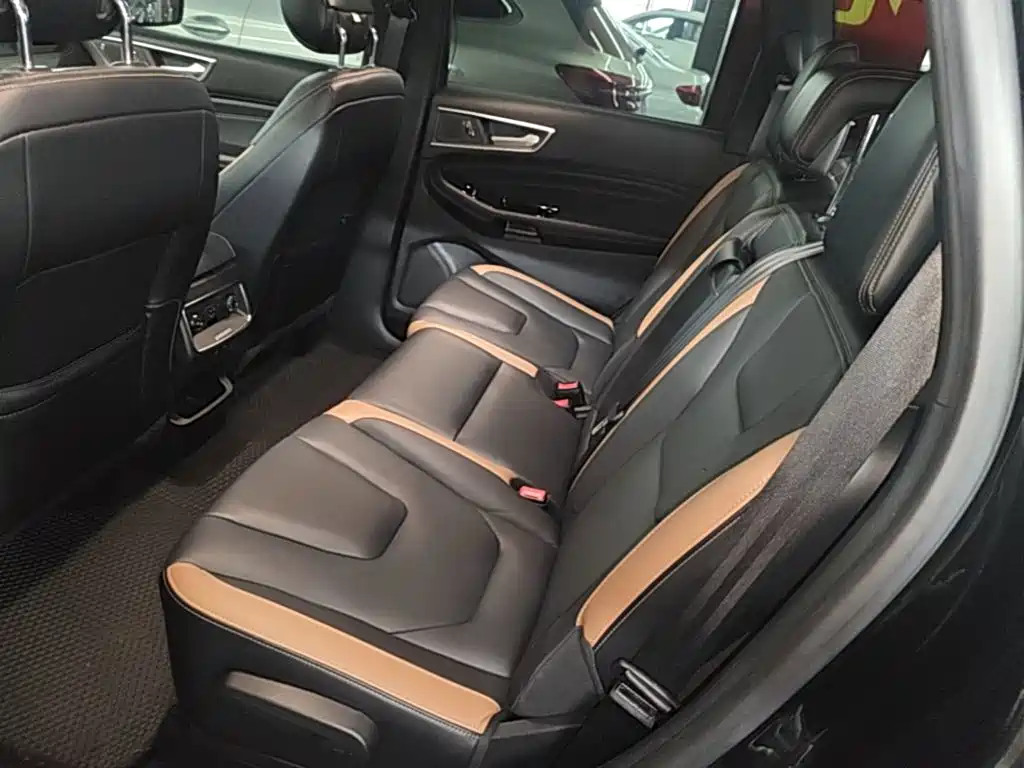 Фото 17 - Ford Edge