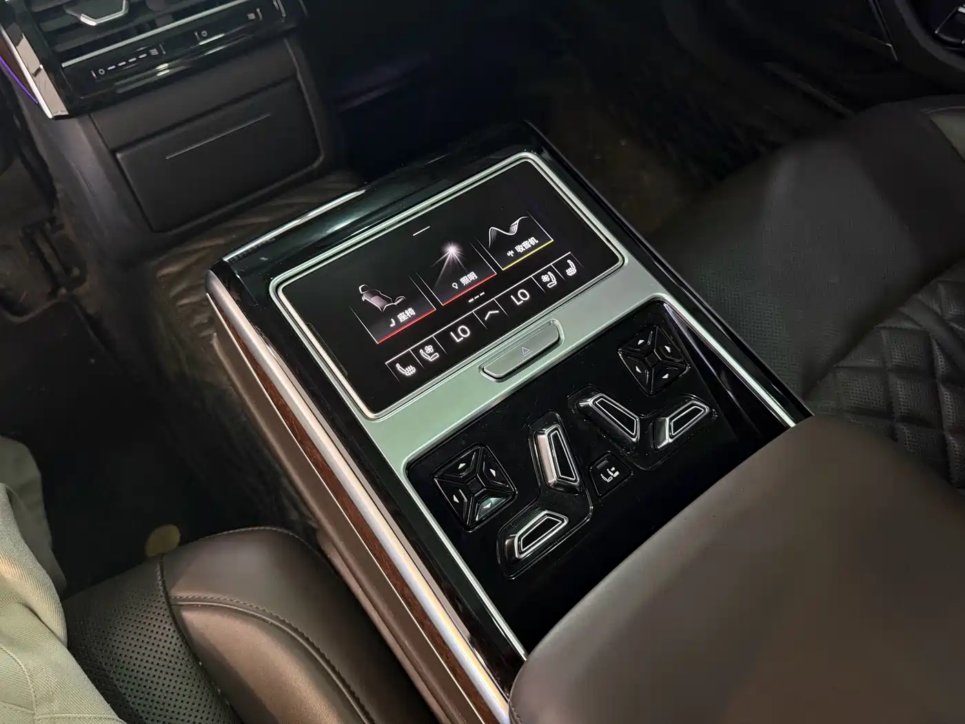 Фото 9 - Audi A8