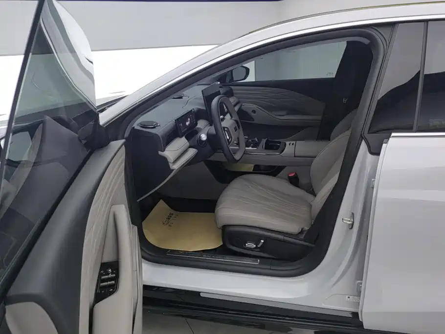 Фото 9 - Geely Galaxy Galaxy Xingyao 8