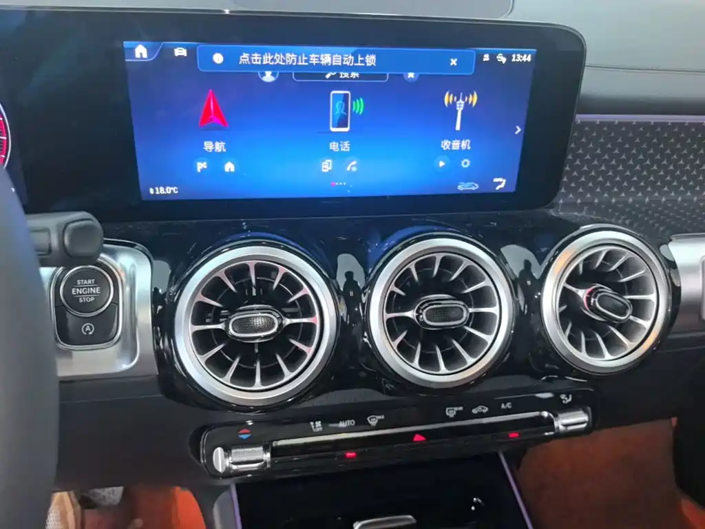 Photo 13 - Mercedes-Benz GLB