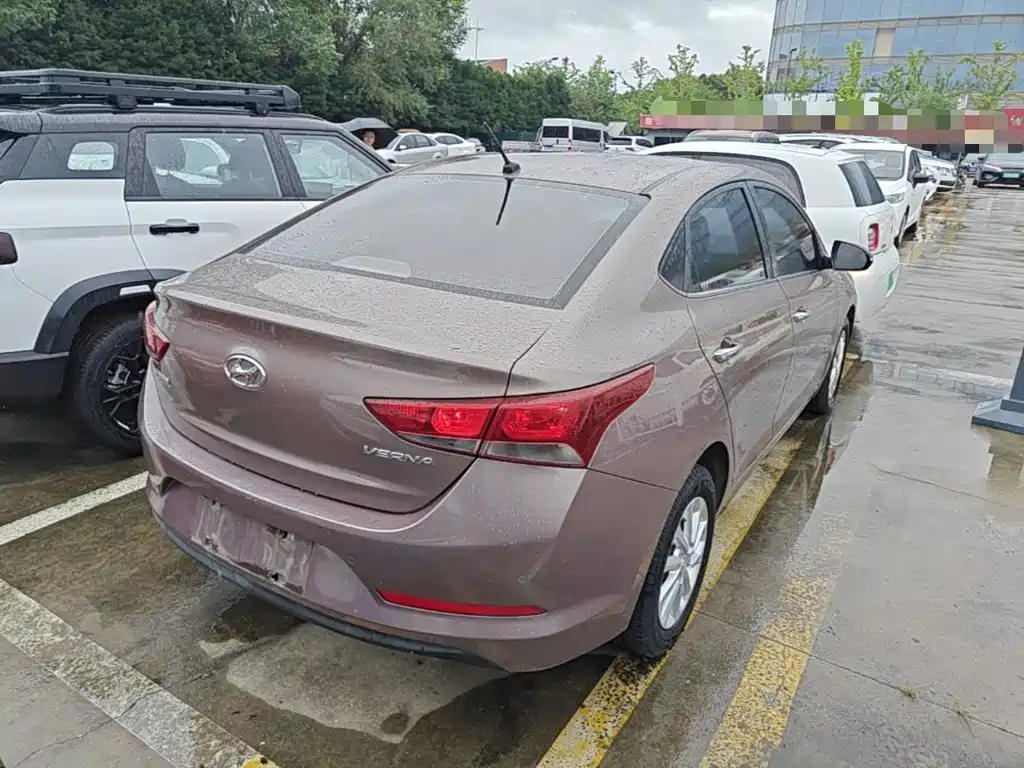 Фото 7 - Hyundai Verna