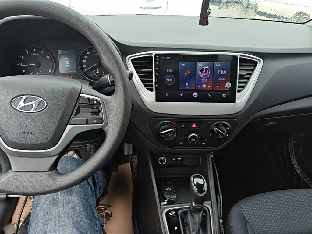 Фото 10 - Hyundai Verna