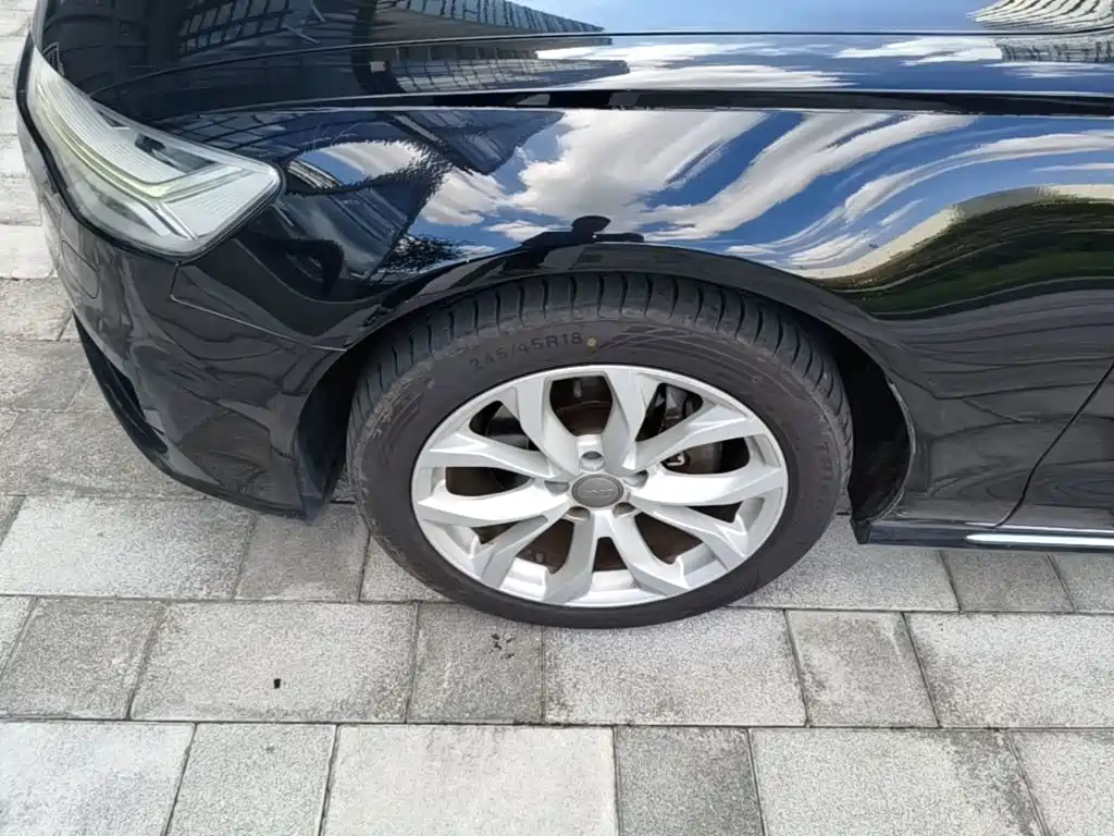 Фото 23 - Audi A6L