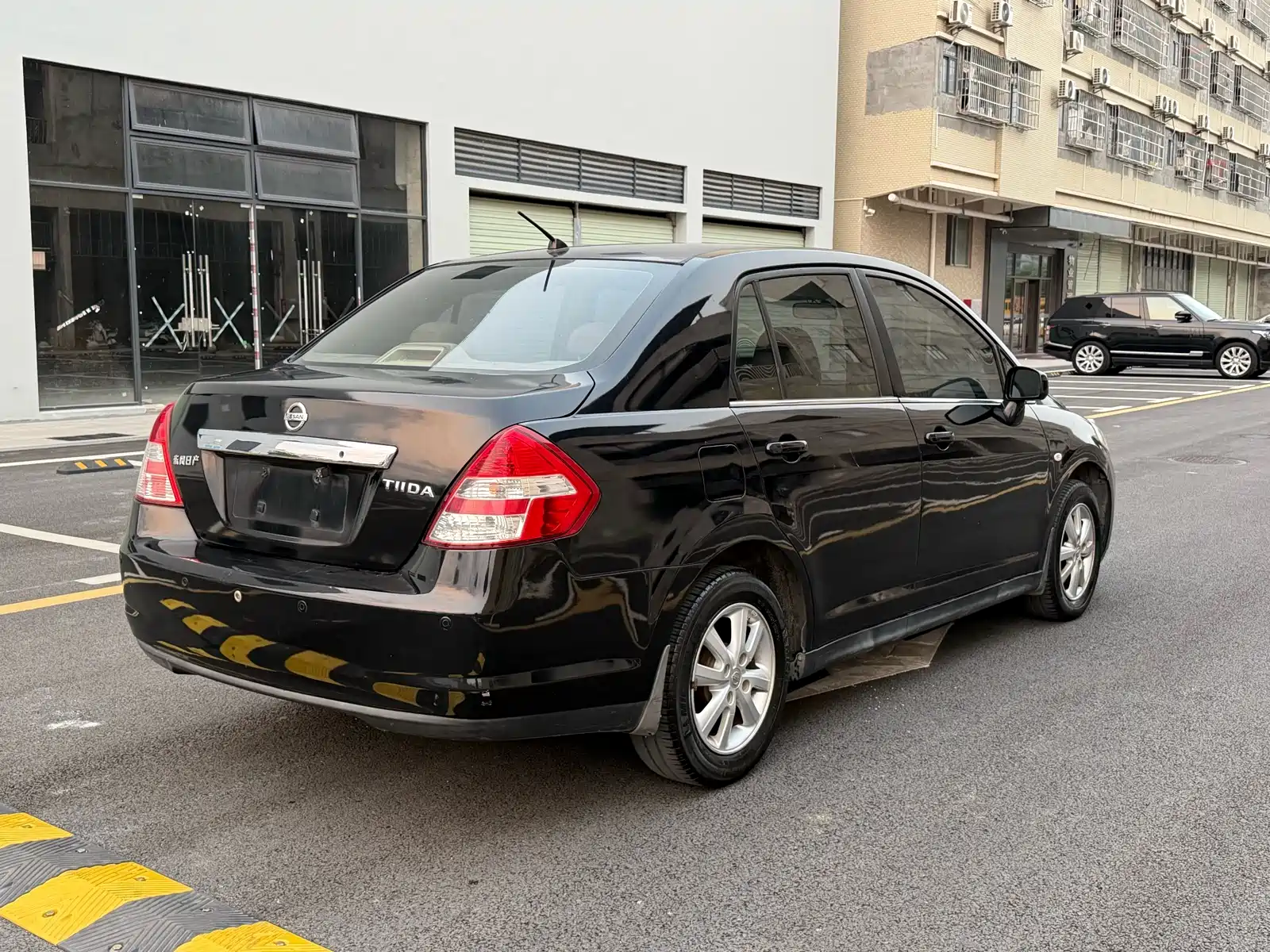 Фото 9 - Nissan Tiida