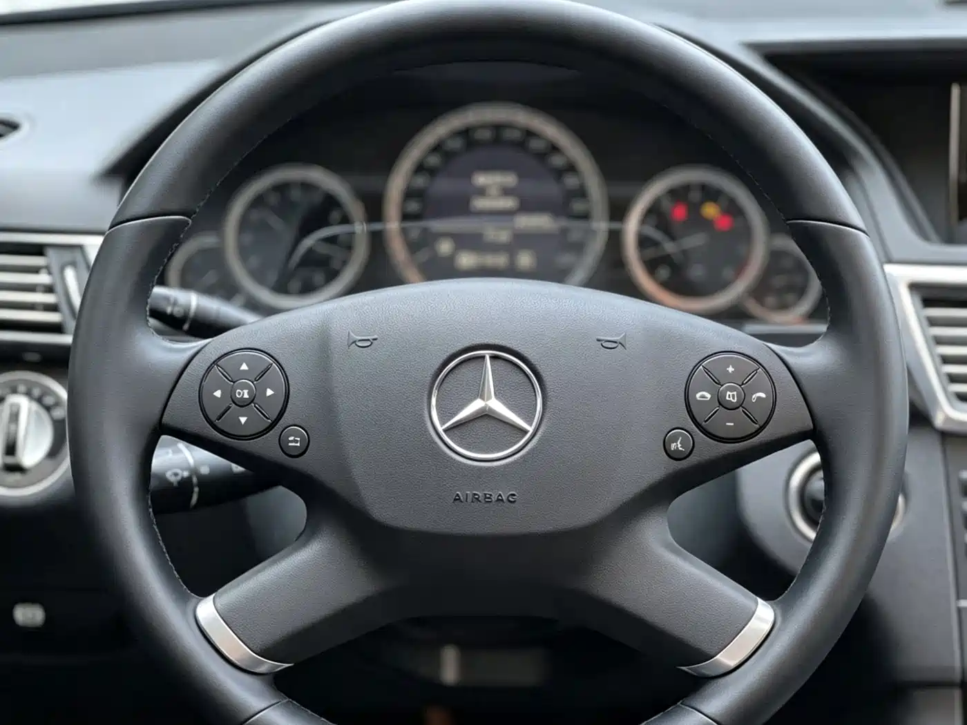 Фото 2 - Mercedes-Benz E-Class