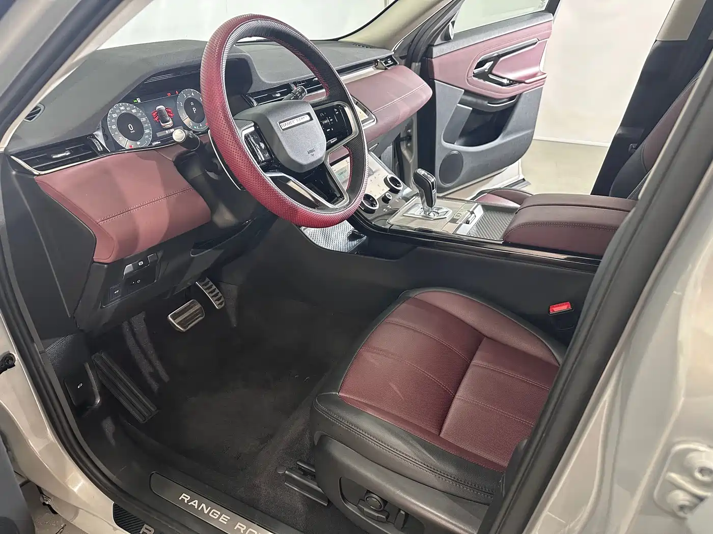 Land Rover Range Rover Evoque 2023 Range Rover Evoque L 249PS Luxury Edition фото 12