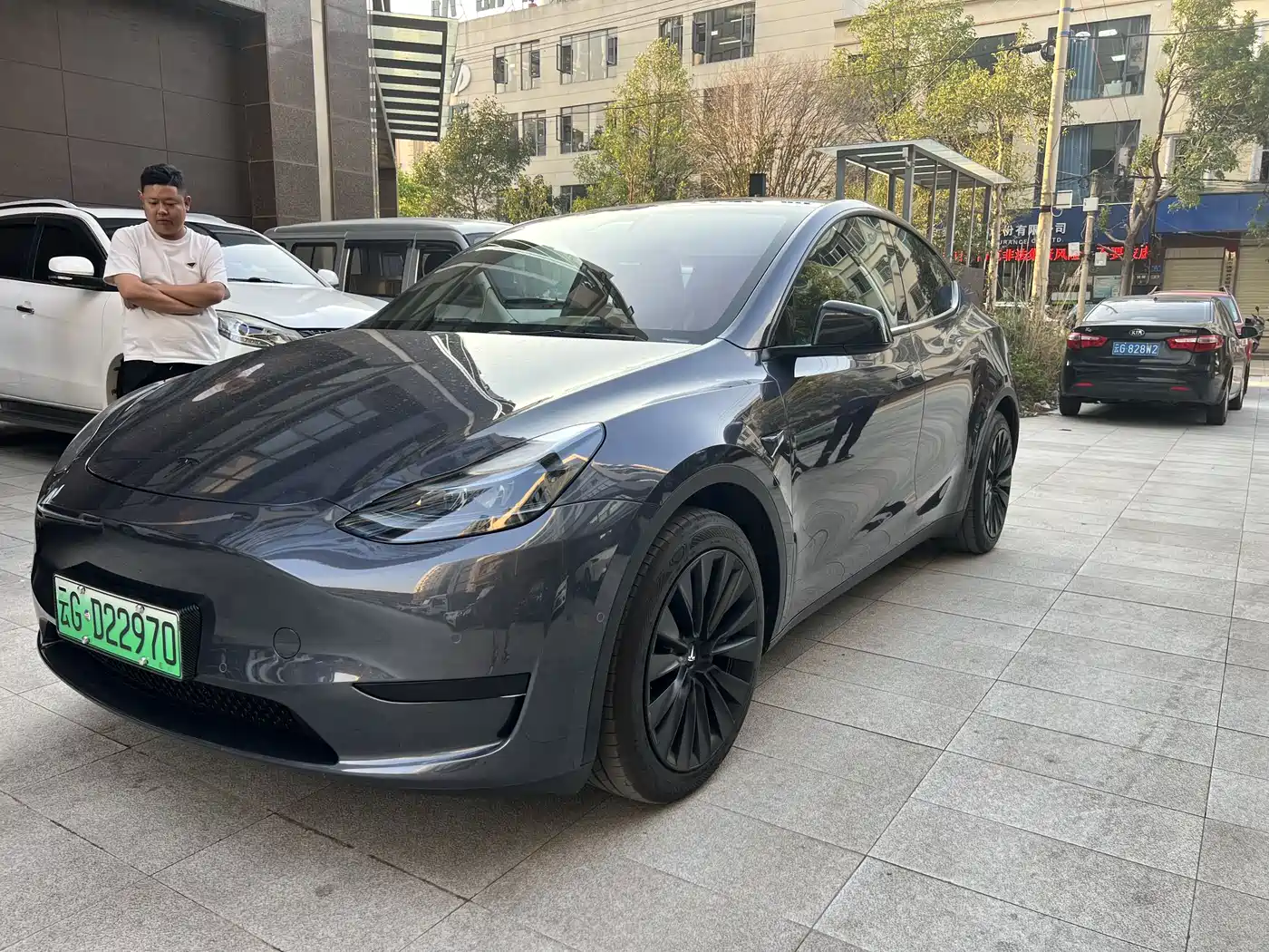 TESLA MODEL Y