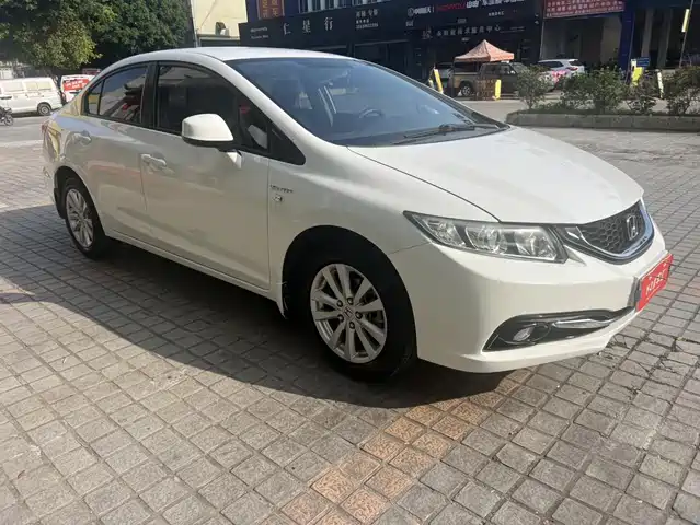 Honda Civic 2014 1.8L Automatic Classic Edition — фото 3