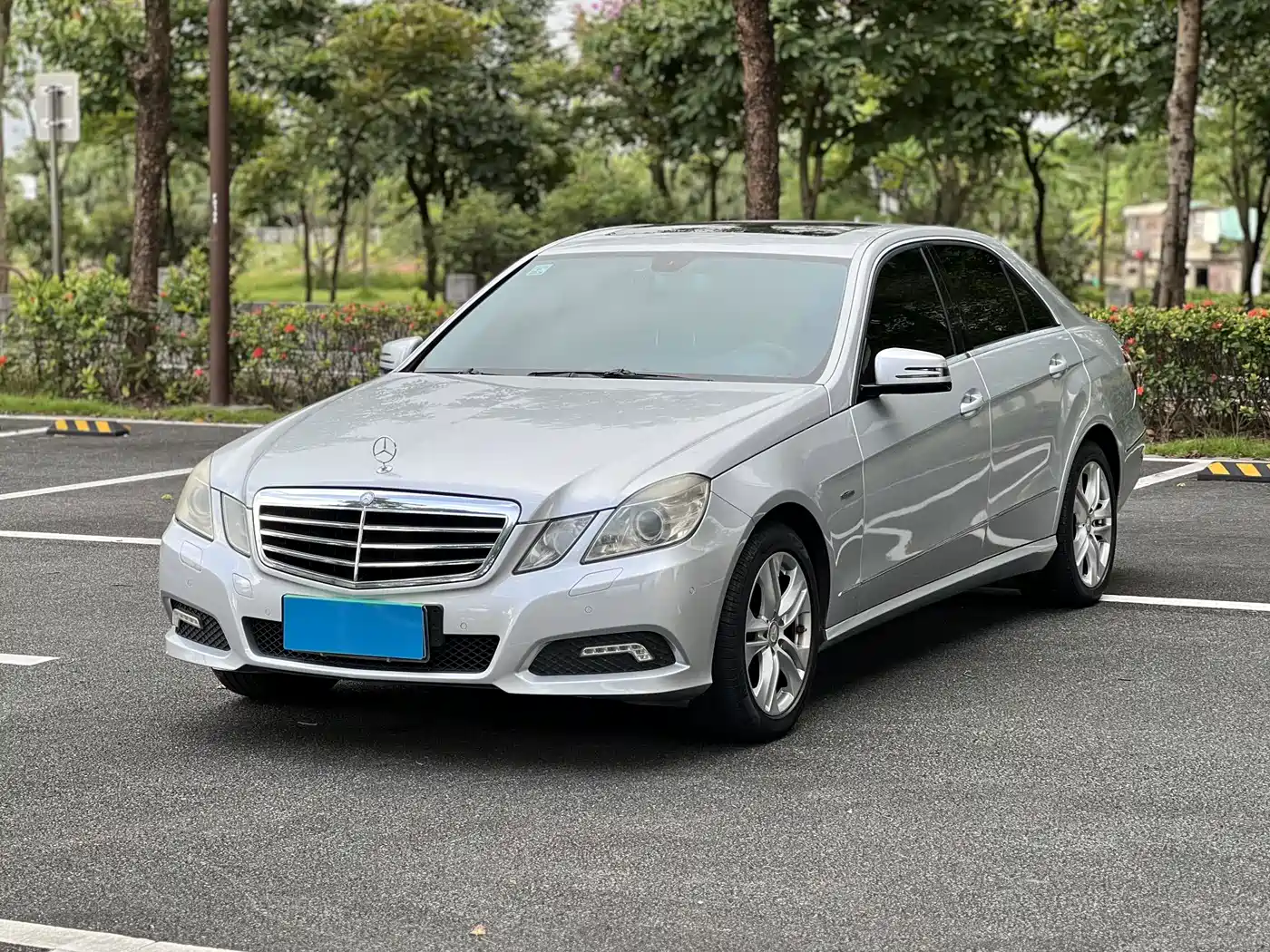 Фото 1 - Mercedes-Benz E-Class