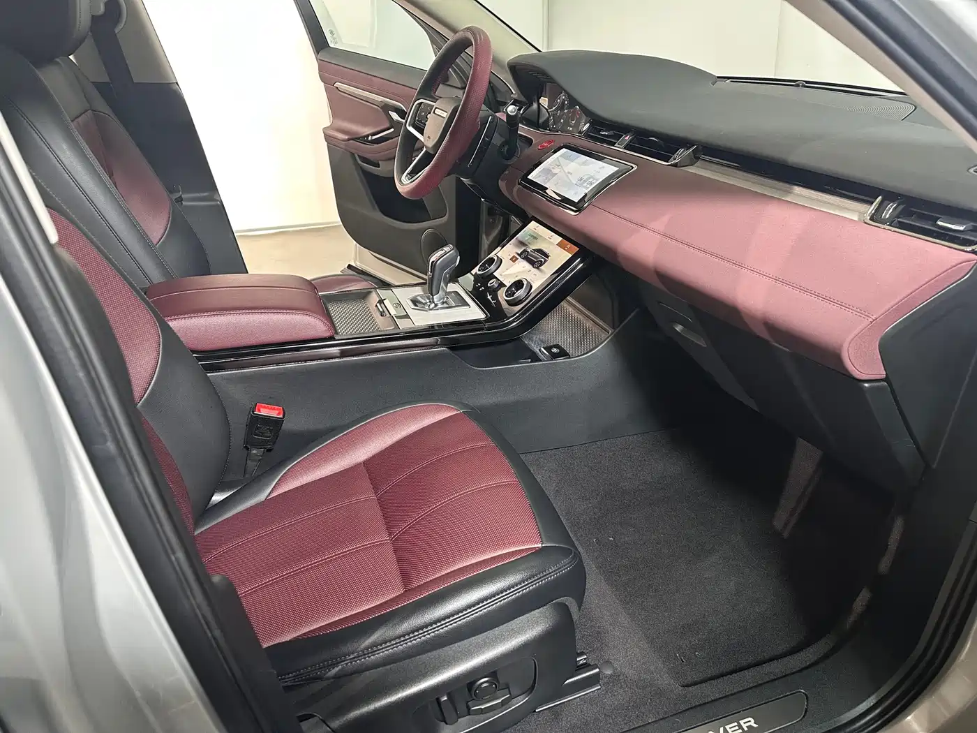 Land Rover Range Rover Evoque 2023 Range Rover Evoque L 249PS Luxury Edition фото 13