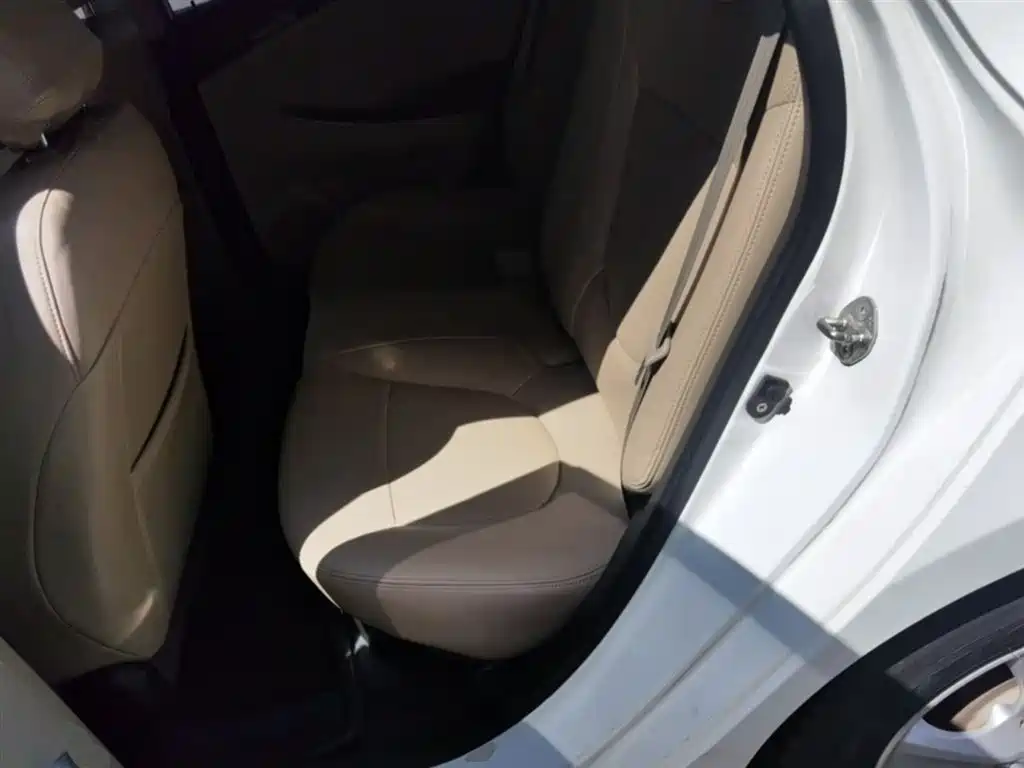 Hyundai Verna 2014 1.4L Manual Smart GLS фото 17