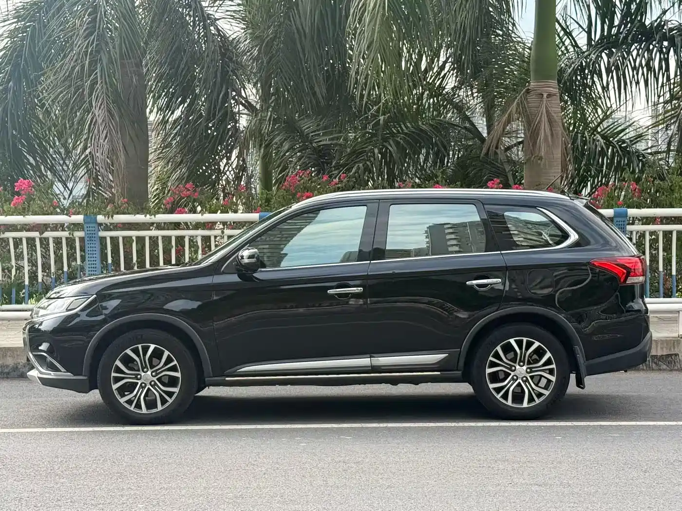 Mitsubishi Outlander 2017 2016 2.4L 4WD Elite Edition 5-seater