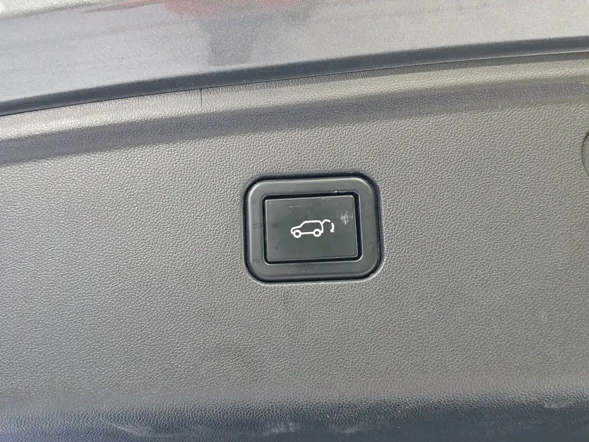 Photo 8 - Changan Oshan Z6