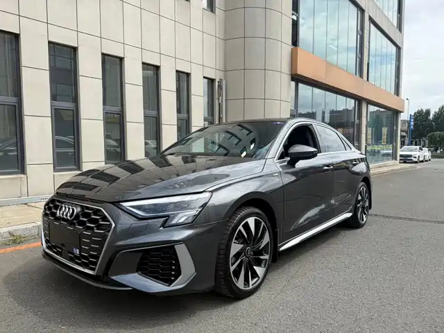 Audi A3 A3L Limousine 35 TFSI, Стиль Спорт