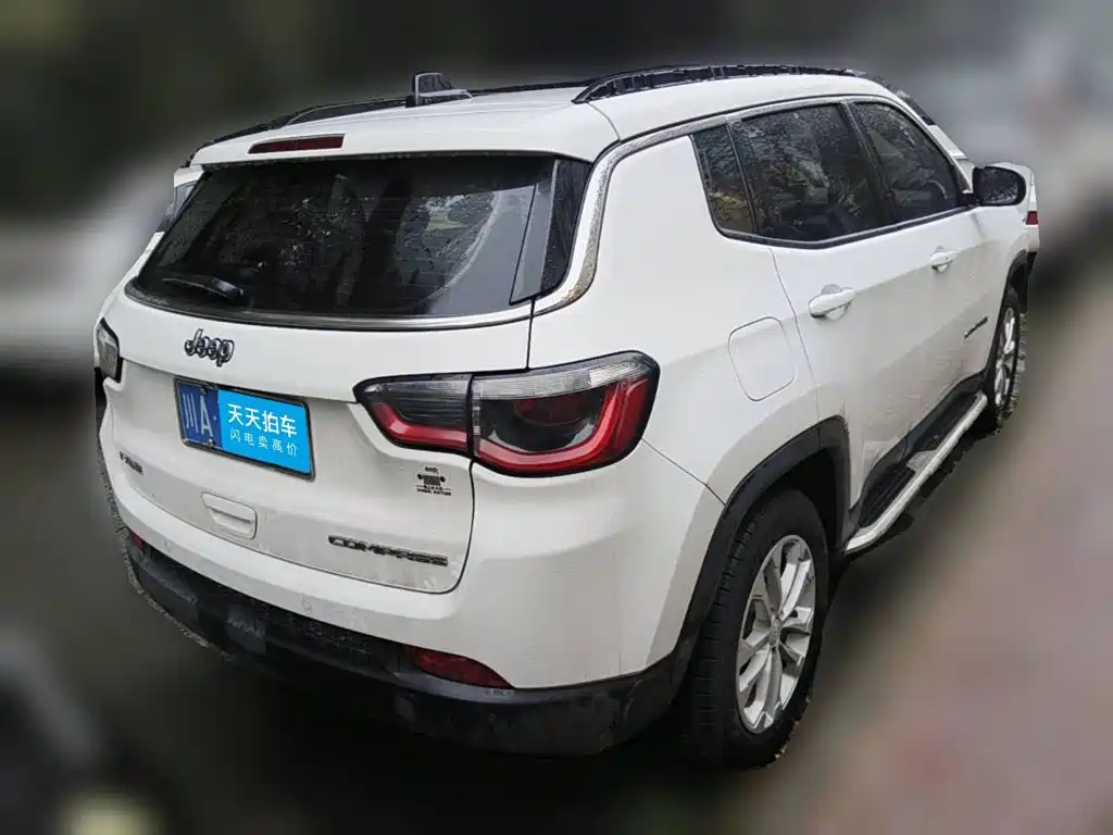 Фото 2 - Jeep Compass