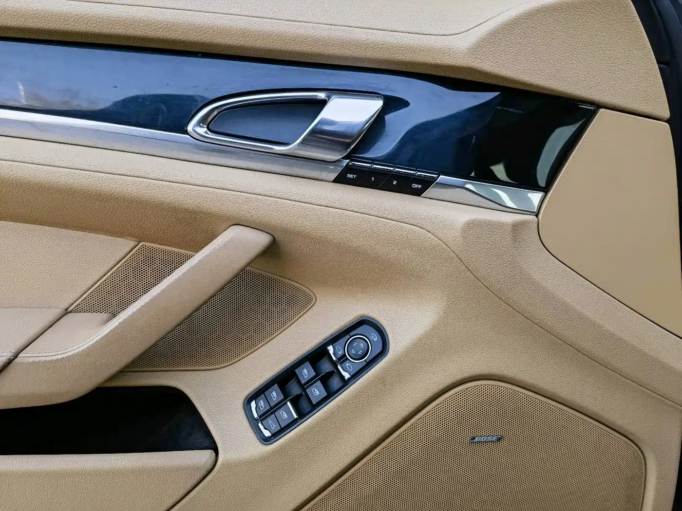 Porsche Panamera 2010 Panamera 4 3.6L фото 8