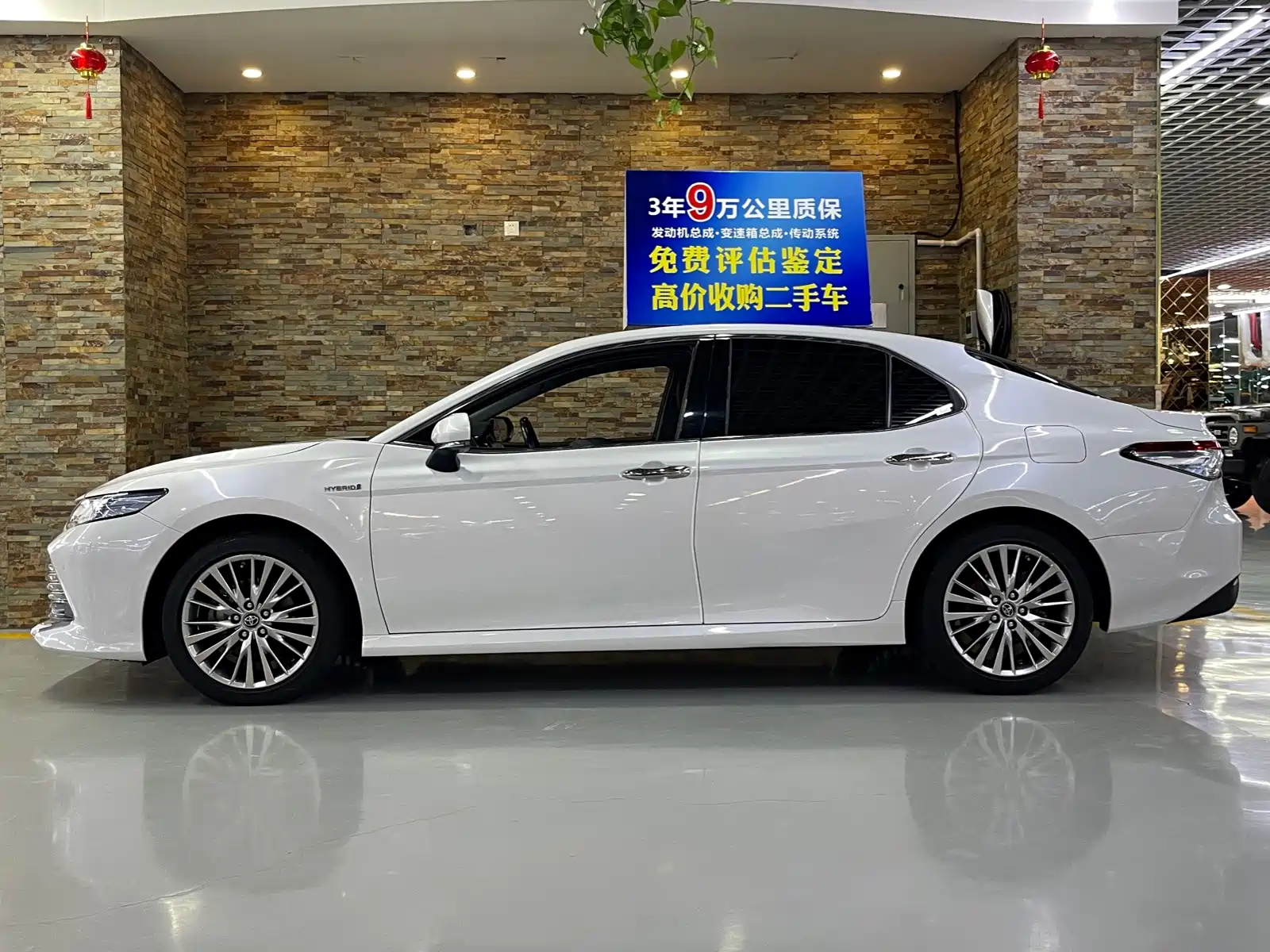 Фото 3 - Toyota Camry