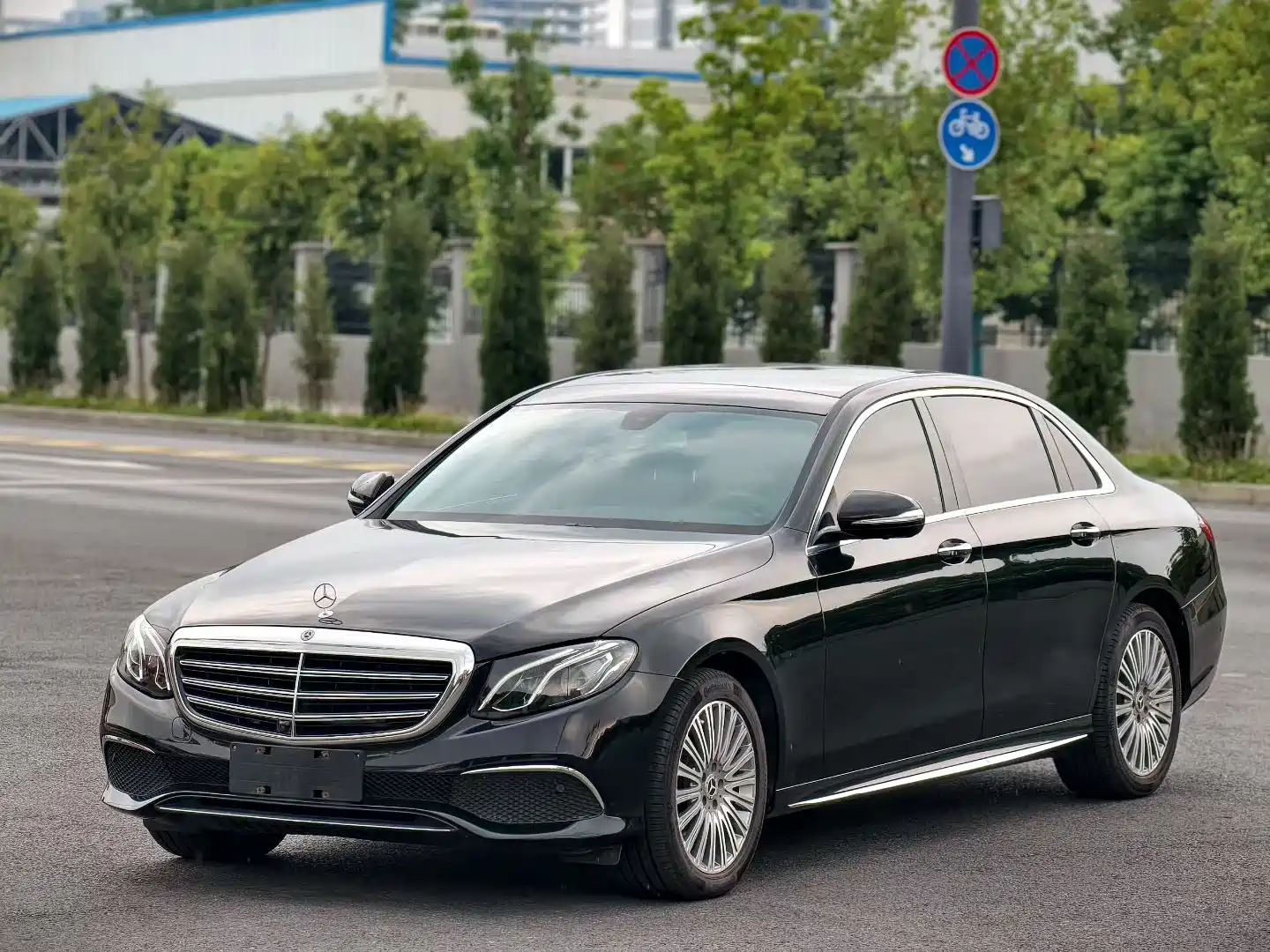 صورة 2 - Mercedes-Benz E-Class