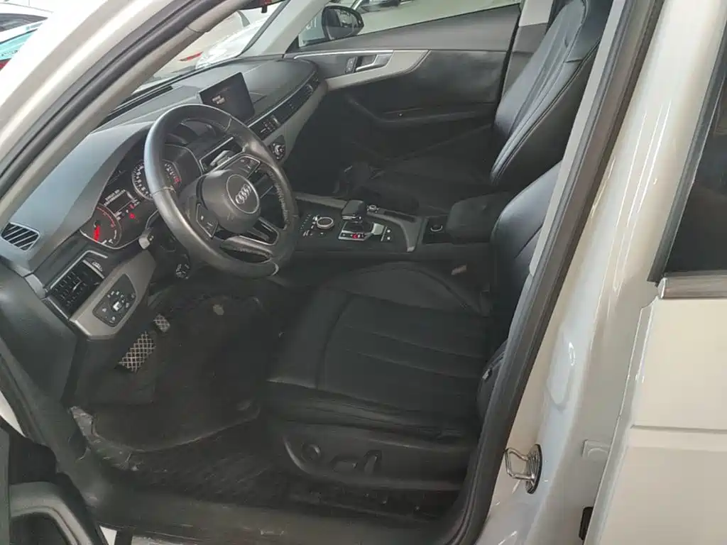 Фото 15 - Audi A4L