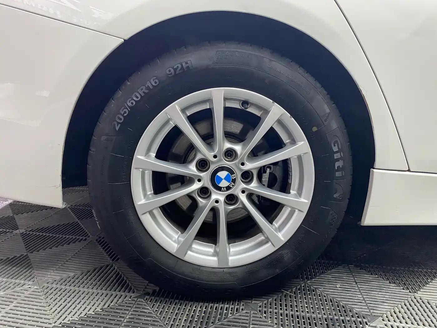 BMW 3 Series 2015 316i Progressive фото 18