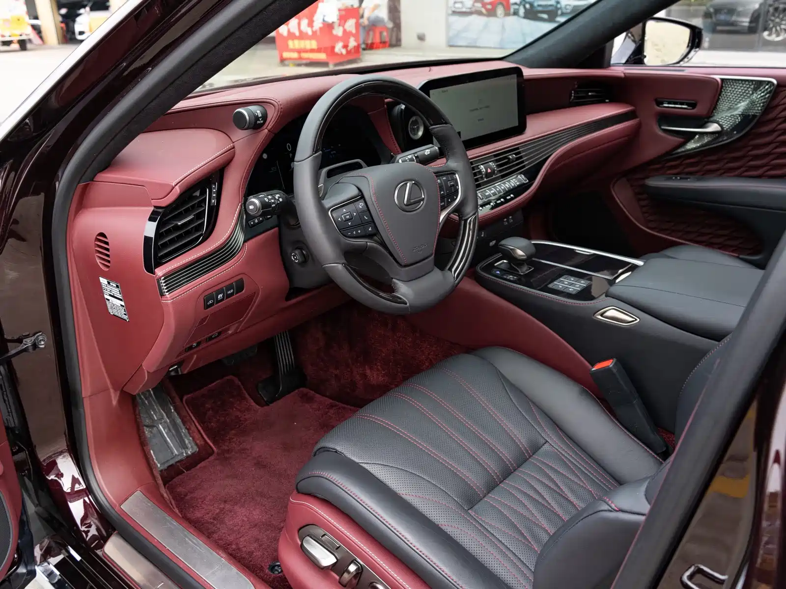 Фото 9 - Lexus LS