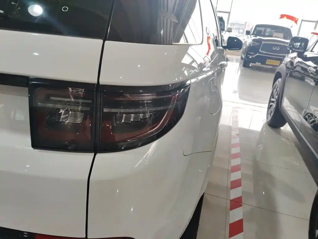 Фото 24 - Land Rover Discovery Sport