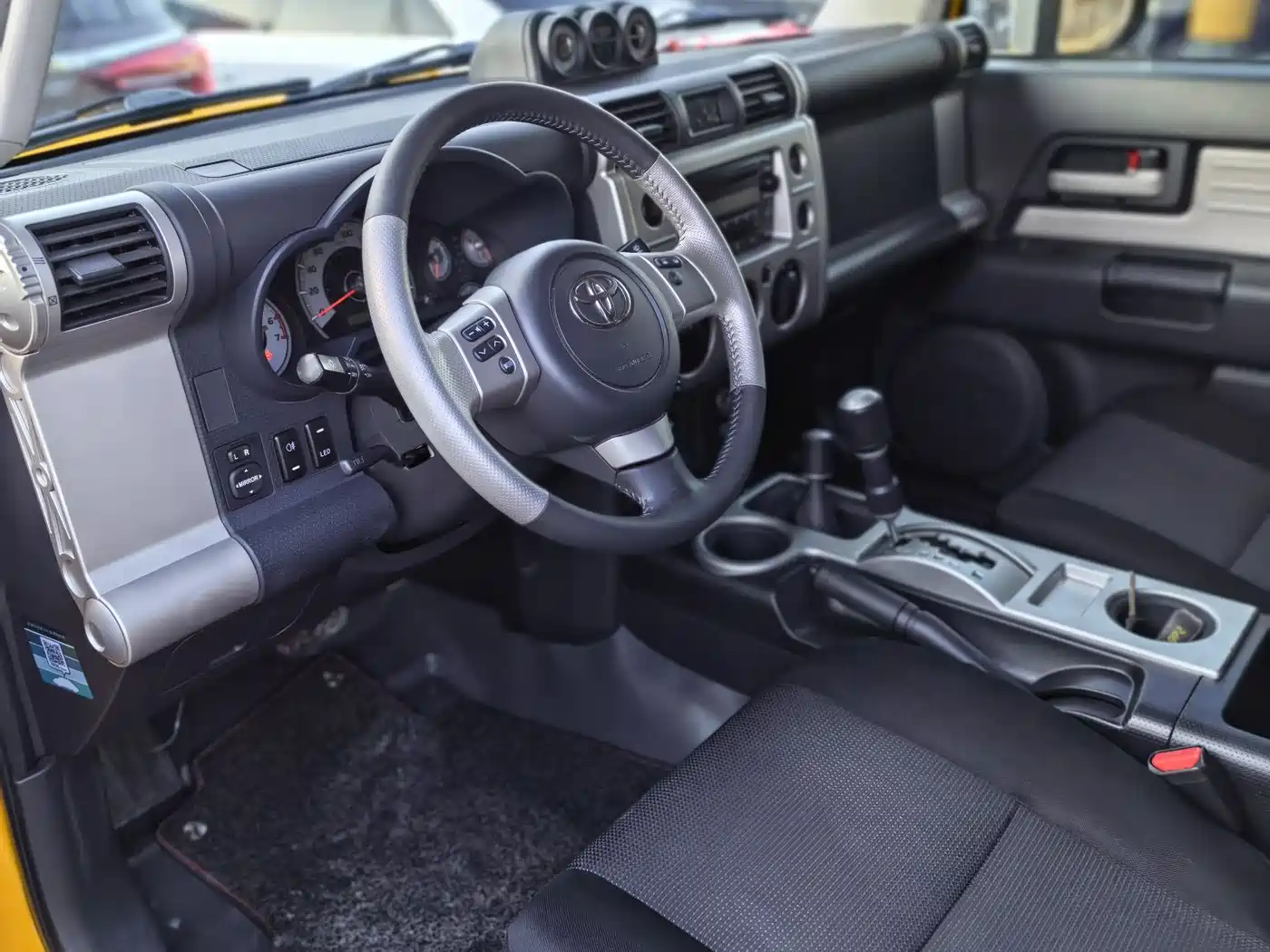 Toyota FJ Cruiser 2013 4.0L фото 5