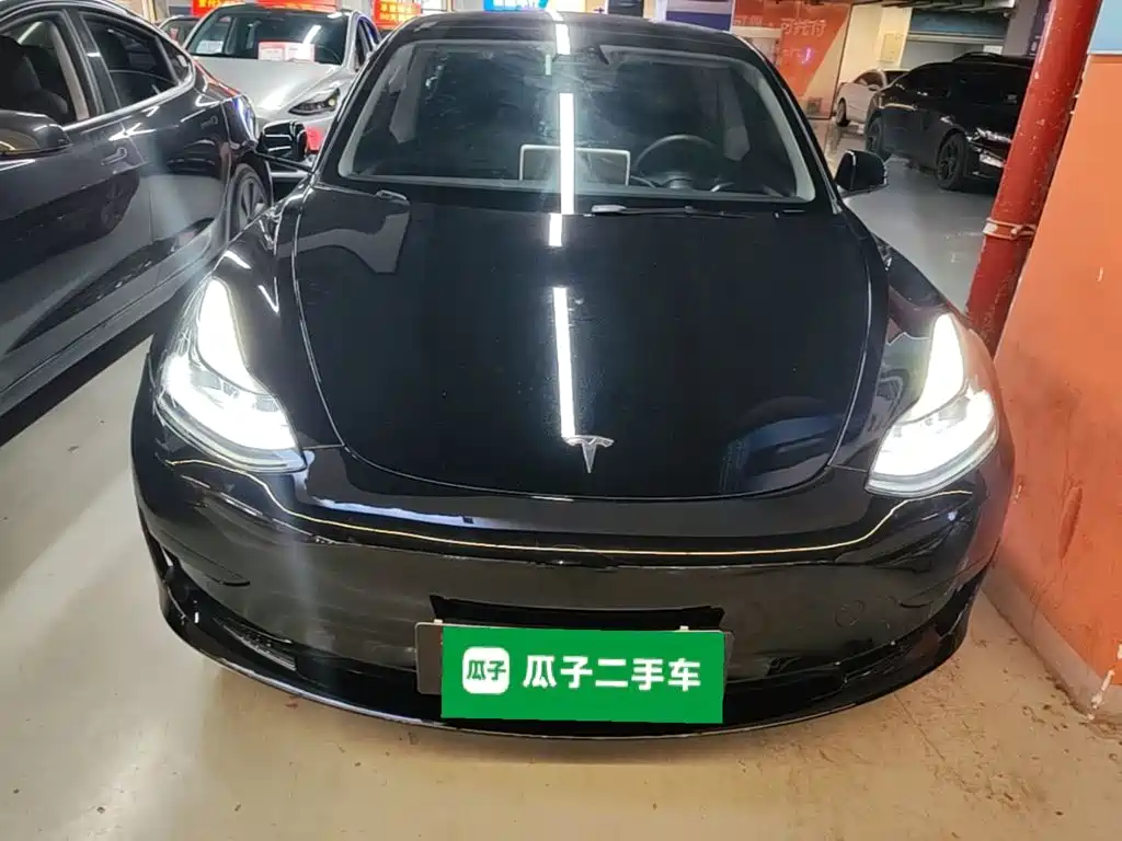 Фото 3 - Tesla Model 3