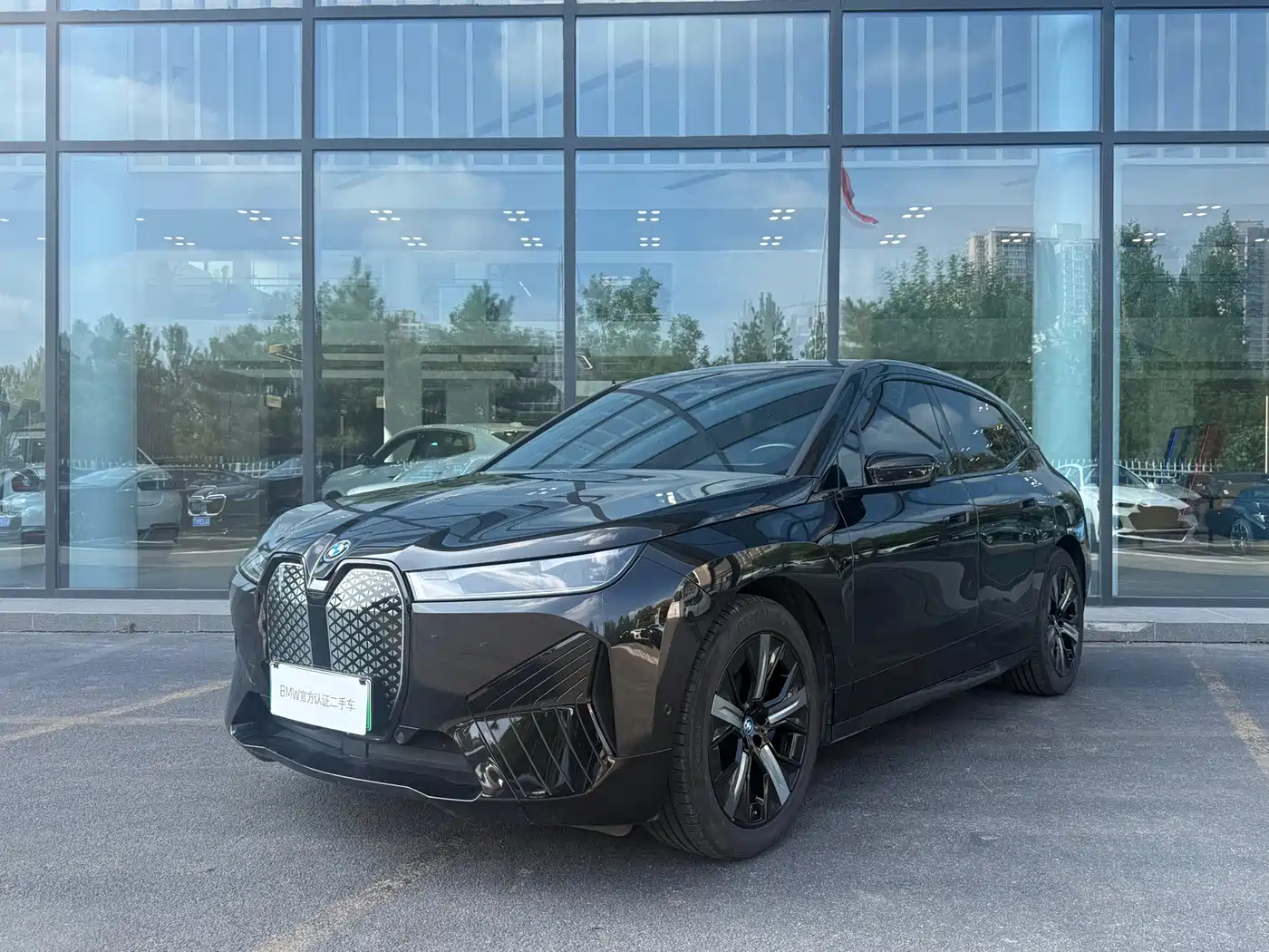 Photo 1 - BMW iX
