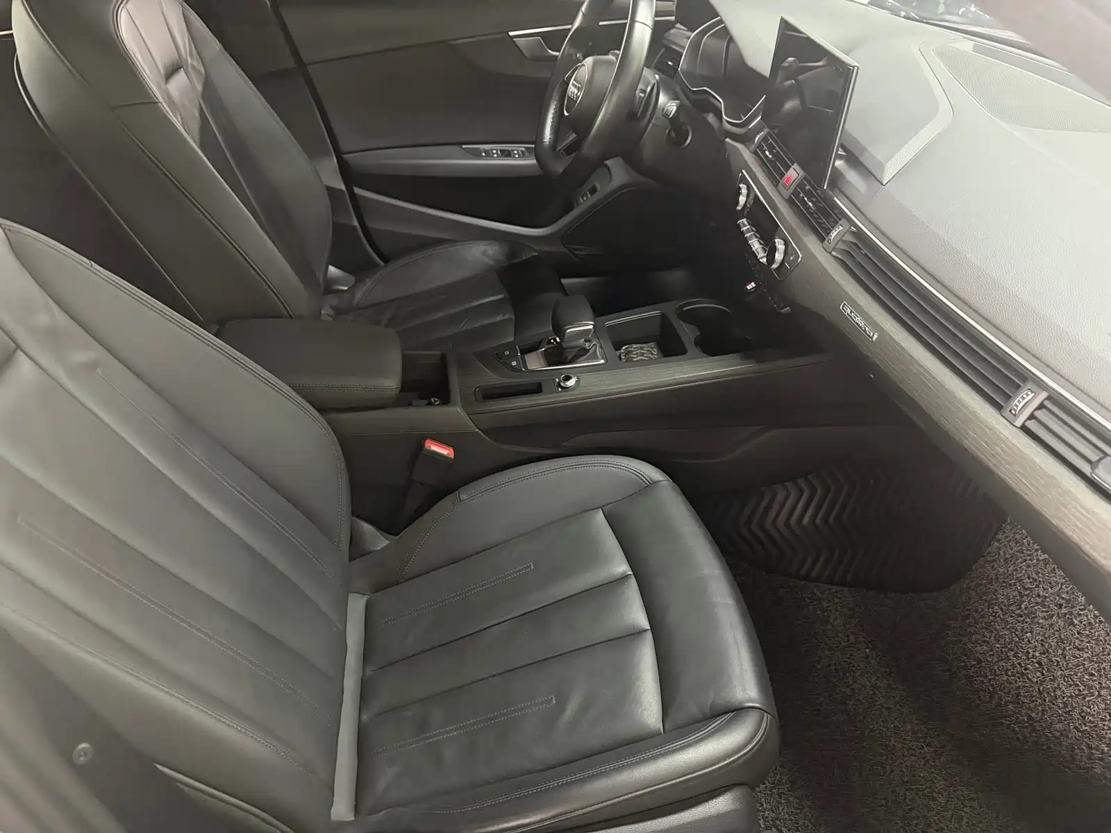 Фото 4 - Audi A4 (Import)