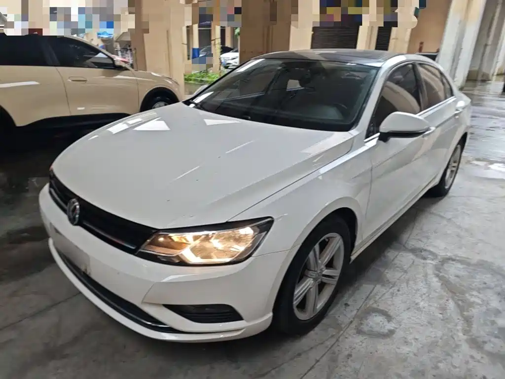 Photo 1 - Volkswagen Lamando