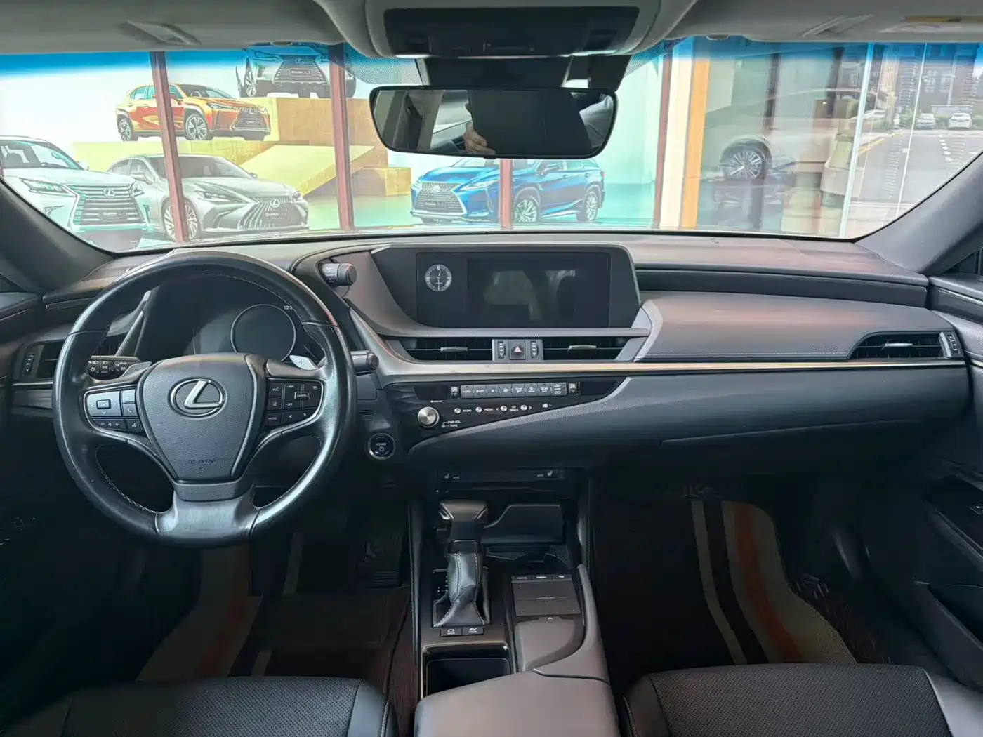 Фото 4 - Lexus ES